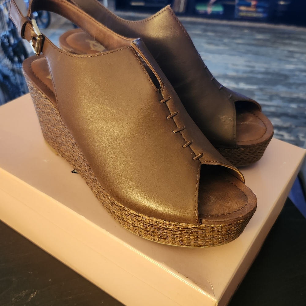 Crown Vintage Brown Wedge Shoes
